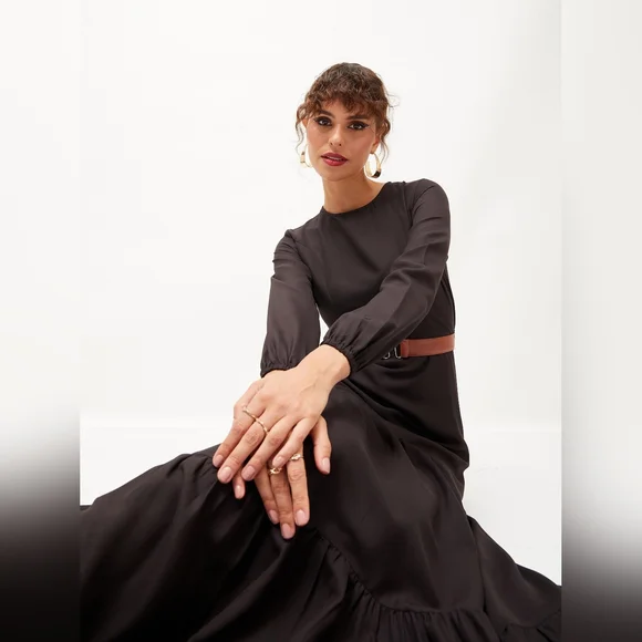 Alexandria: Belted Tiered Maxi Dress - Picture 5 of 6